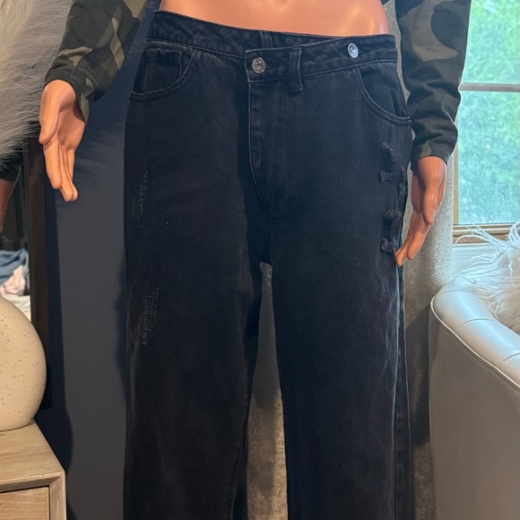 Forever 21 Women's Black Jeans - Picture 3 of 9